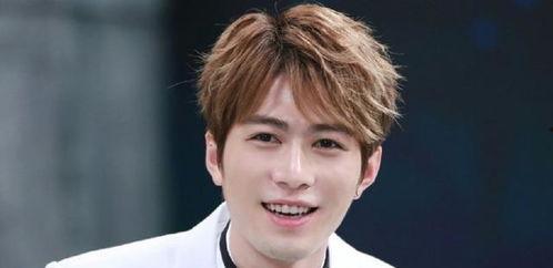 娱乐圈吃瓜男明星是谁啊,揭秘那些被热议的男星幕后故事